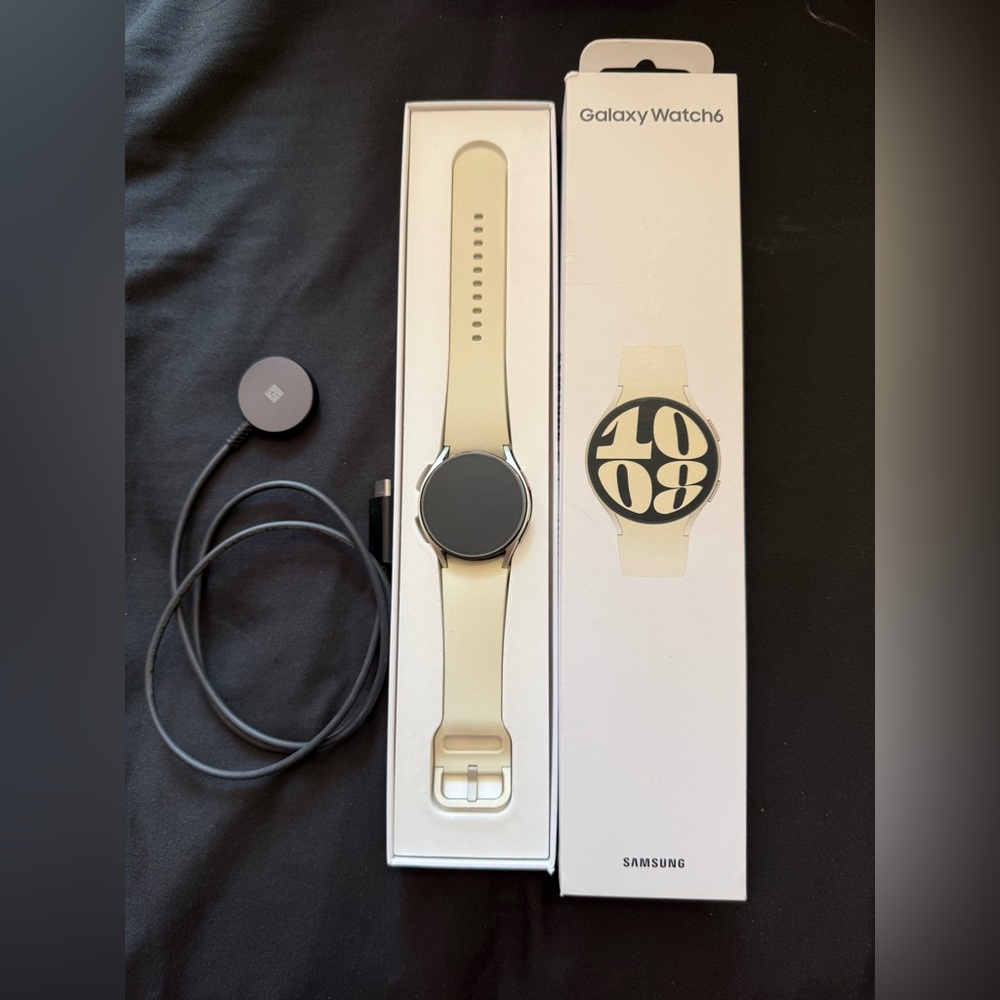 Samsung Galaxy Watch6 in white